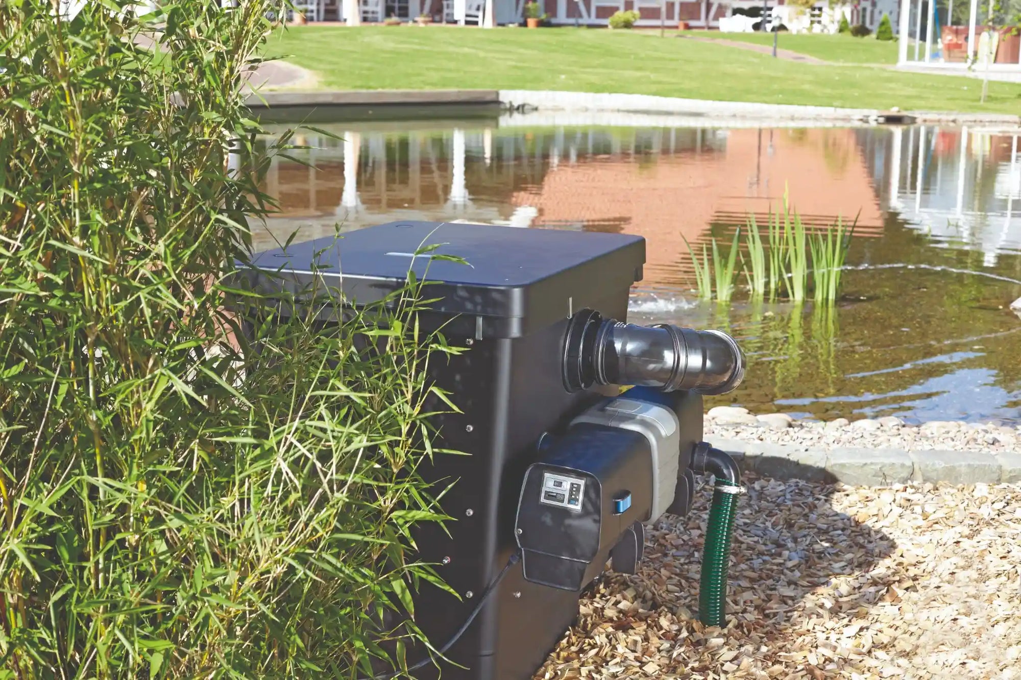 UVC Klärer im Einsatz am Teich