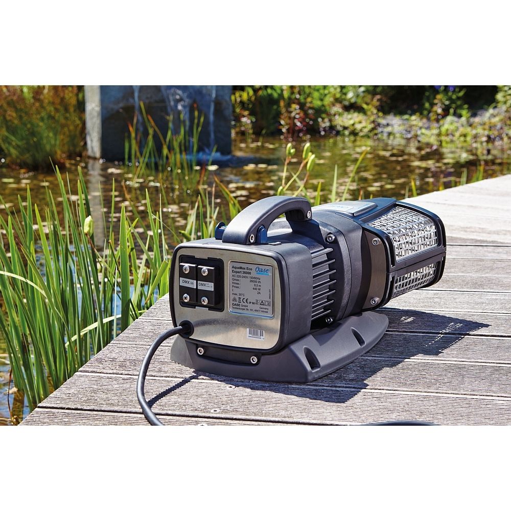 Oase Aquamax ECO Expert Serie Produkt am Teich 3