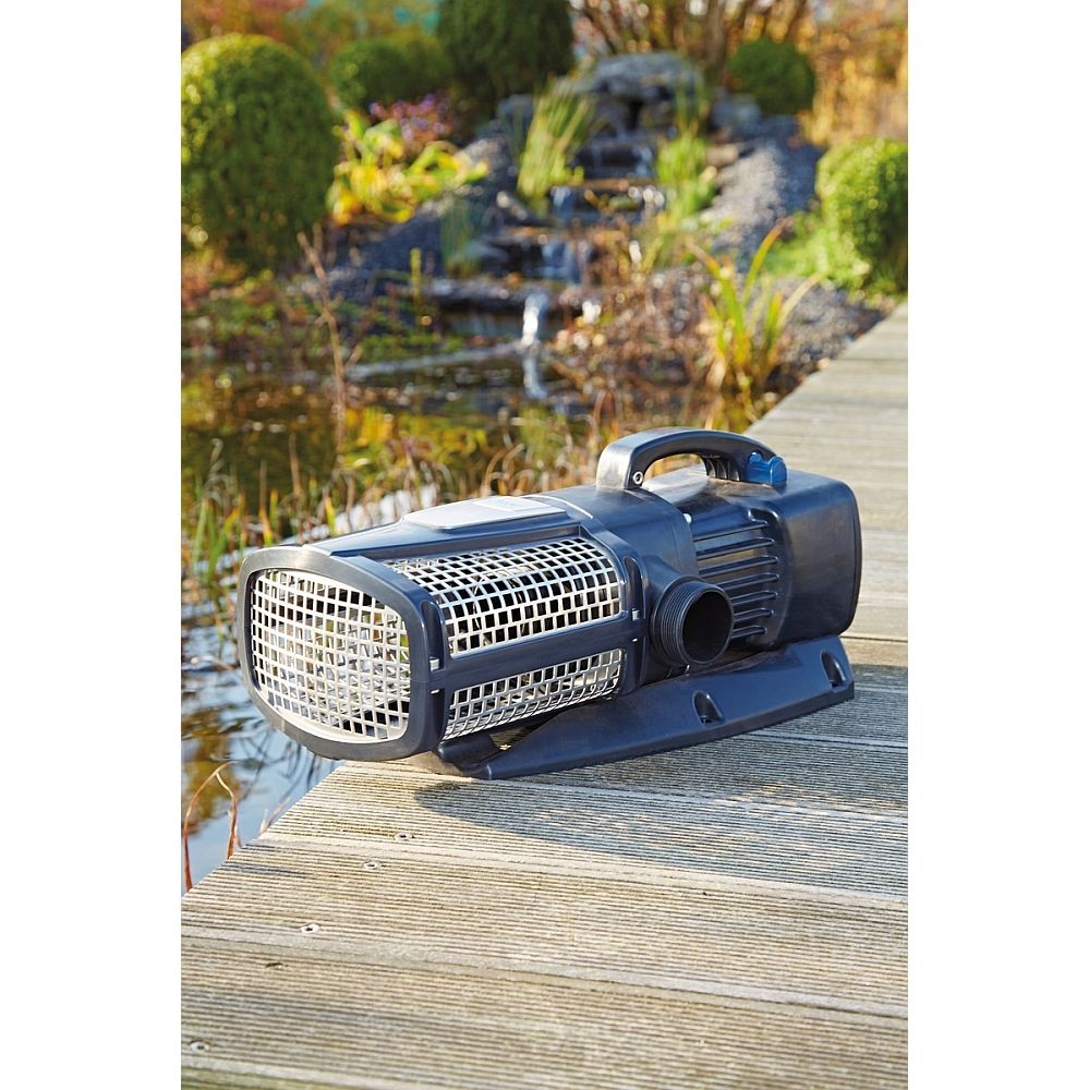Oase Aquamax ECO Expert Serie Produkt am Teich