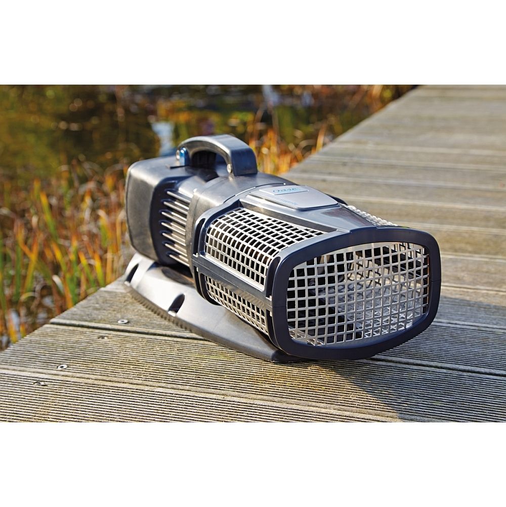 Oase Aquamax ECO Expert Serie Produkt am Teich 1