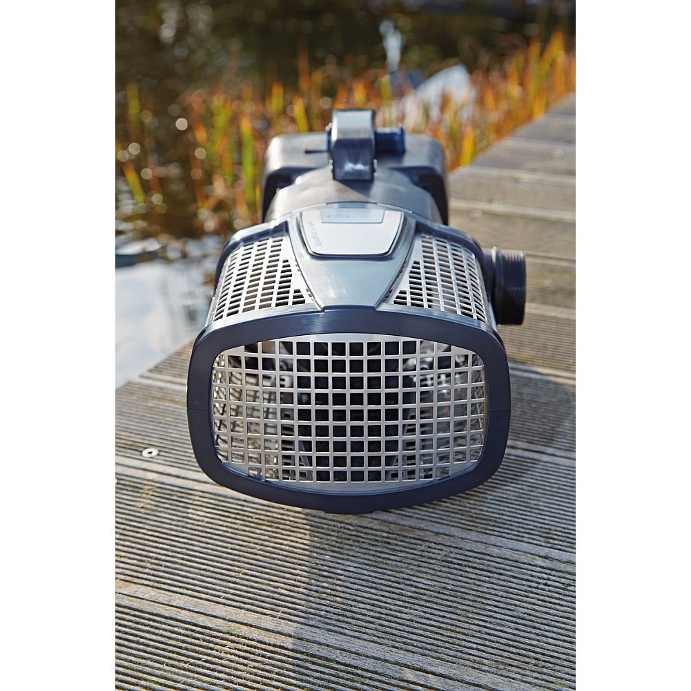 Oase Aquamax ECO Expert Serie Produkt am Teich 2